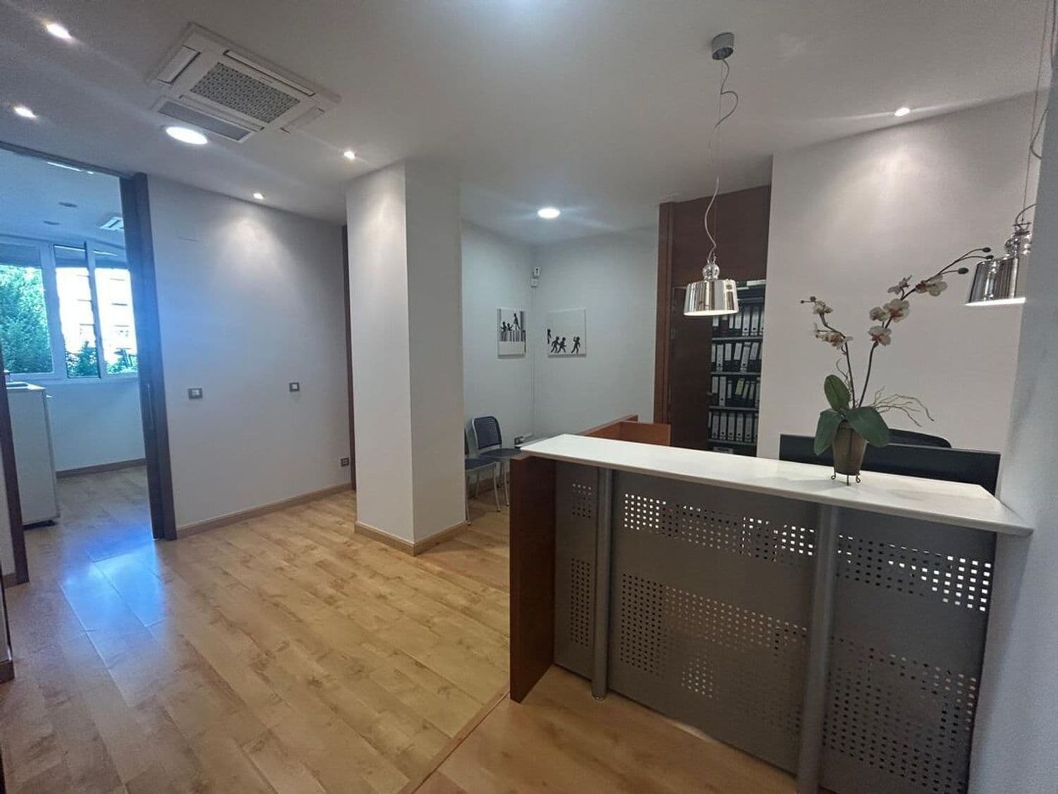 Se vende y se alquila oficina en Avenida Gasteiz. - imagen 2
