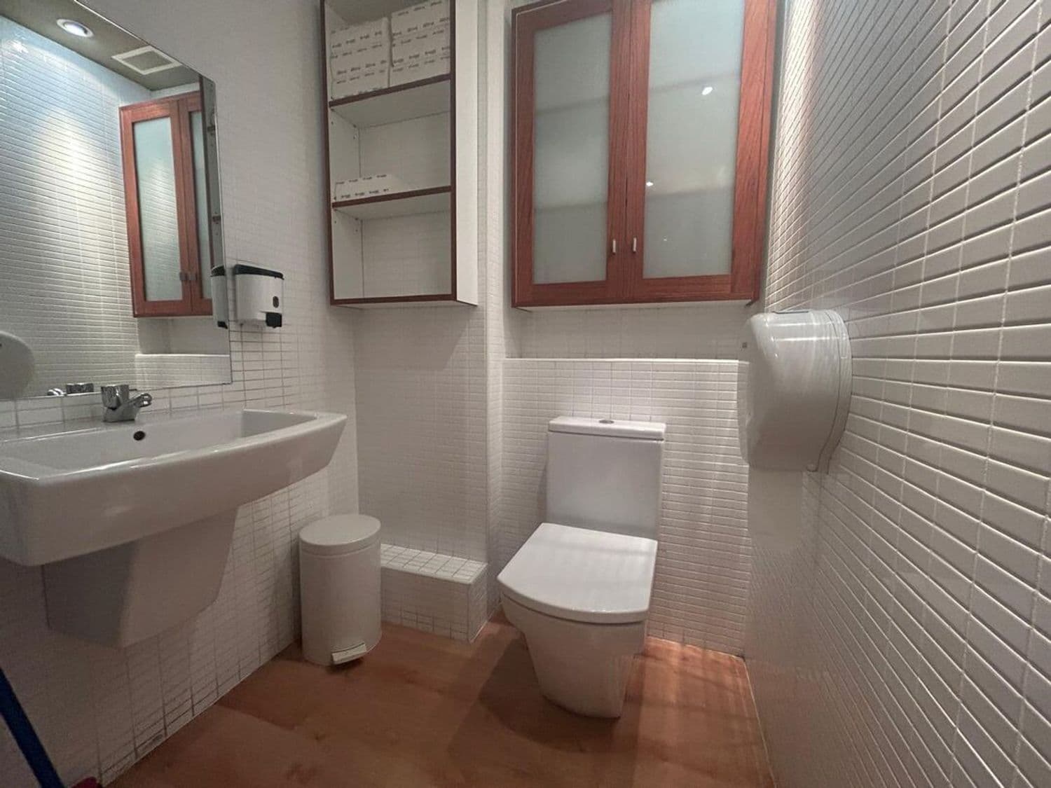 Se vende y se alquila oficina en Avenida Gasteiz. - imagen 11