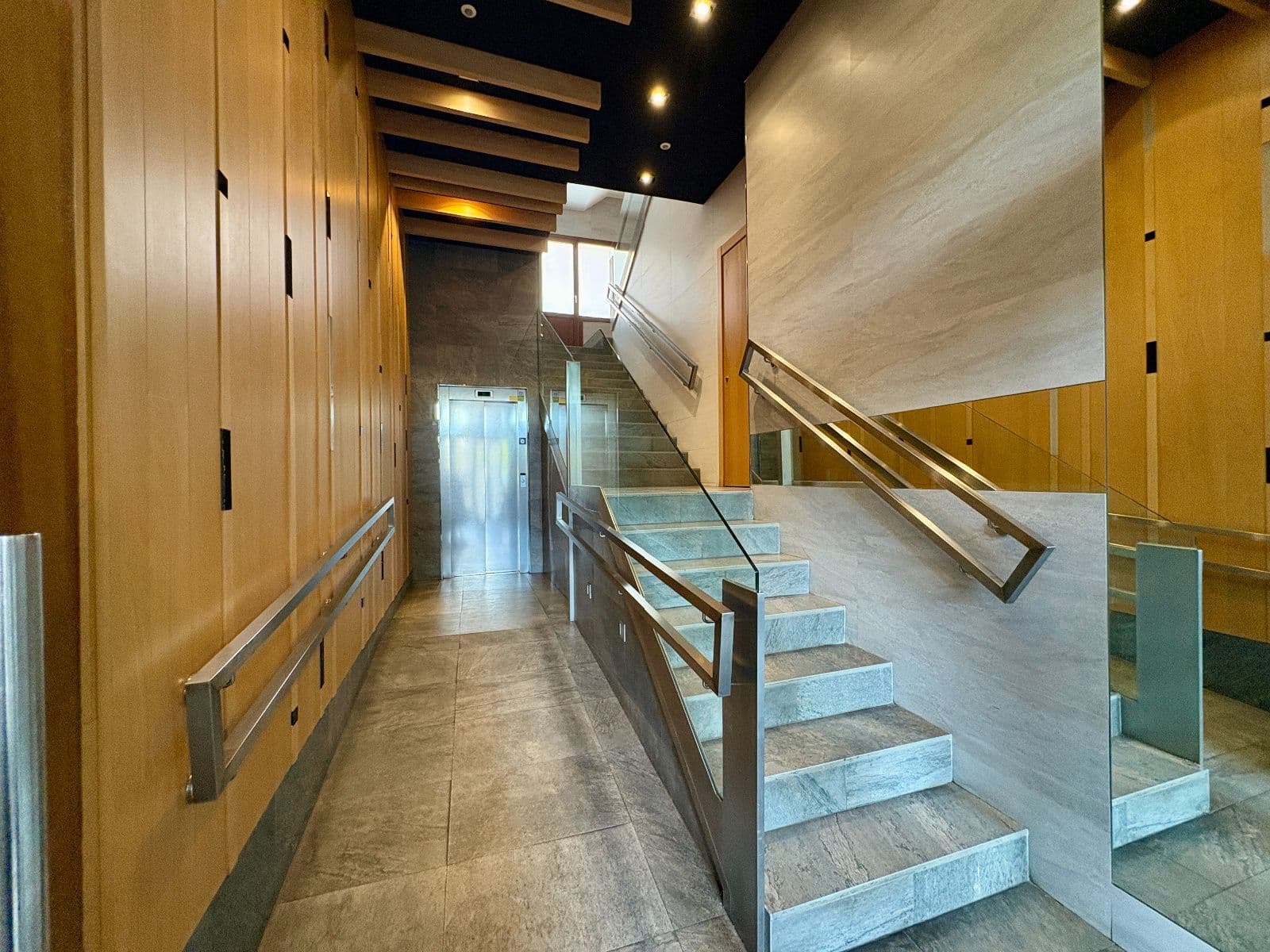 Se vende piso junto a Avenida Gasteiz - imagen 23