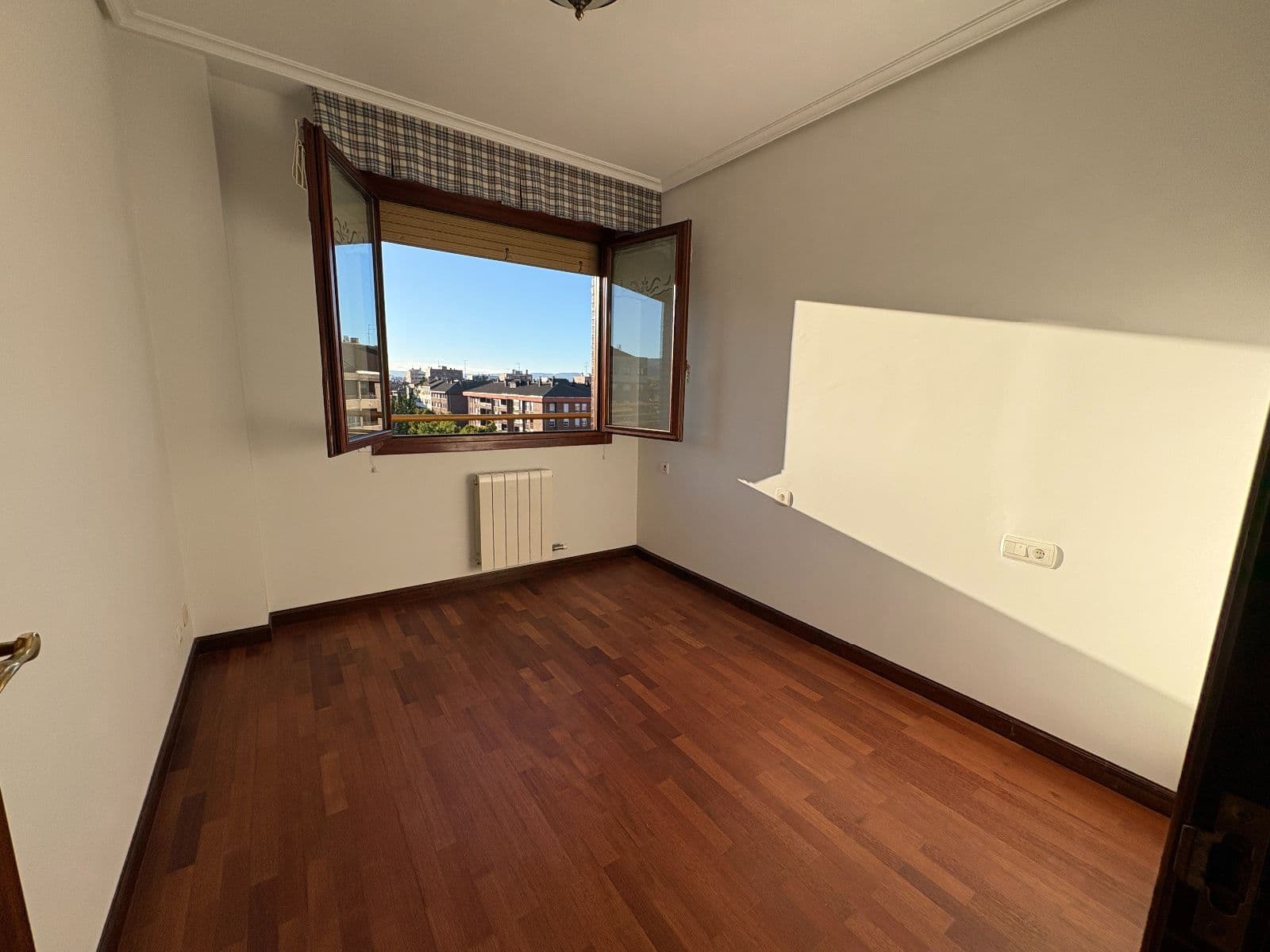 SE VENDE PISO CON TERRAZA, GARAJE Y TRASTERO EN PORTAL DE CASTILLA - imagen 20
