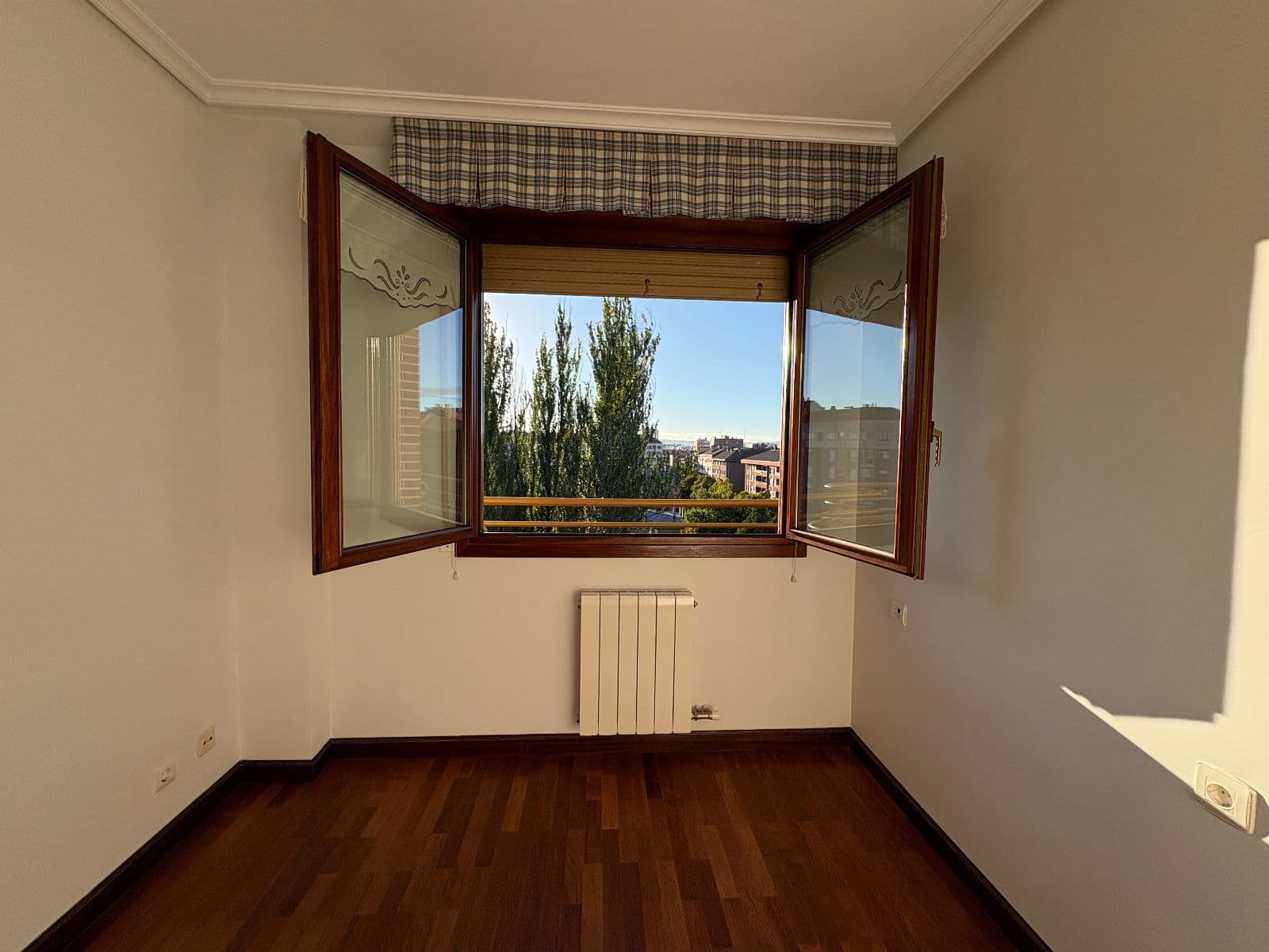 SE VENDE PISO CON TERRAZA, GARAJE Y TRASTERO EN PORTAL DE CASTILLA - imagen 21