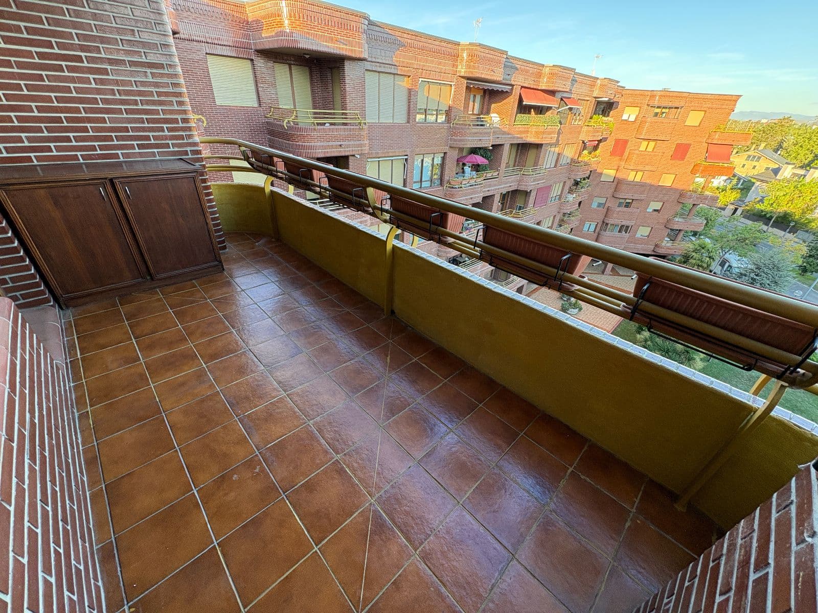 SE VENDE PISO CON TERRAZA, GARAJE Y TRASTERO EN PORTAL DE CASTILLA - imagen 2