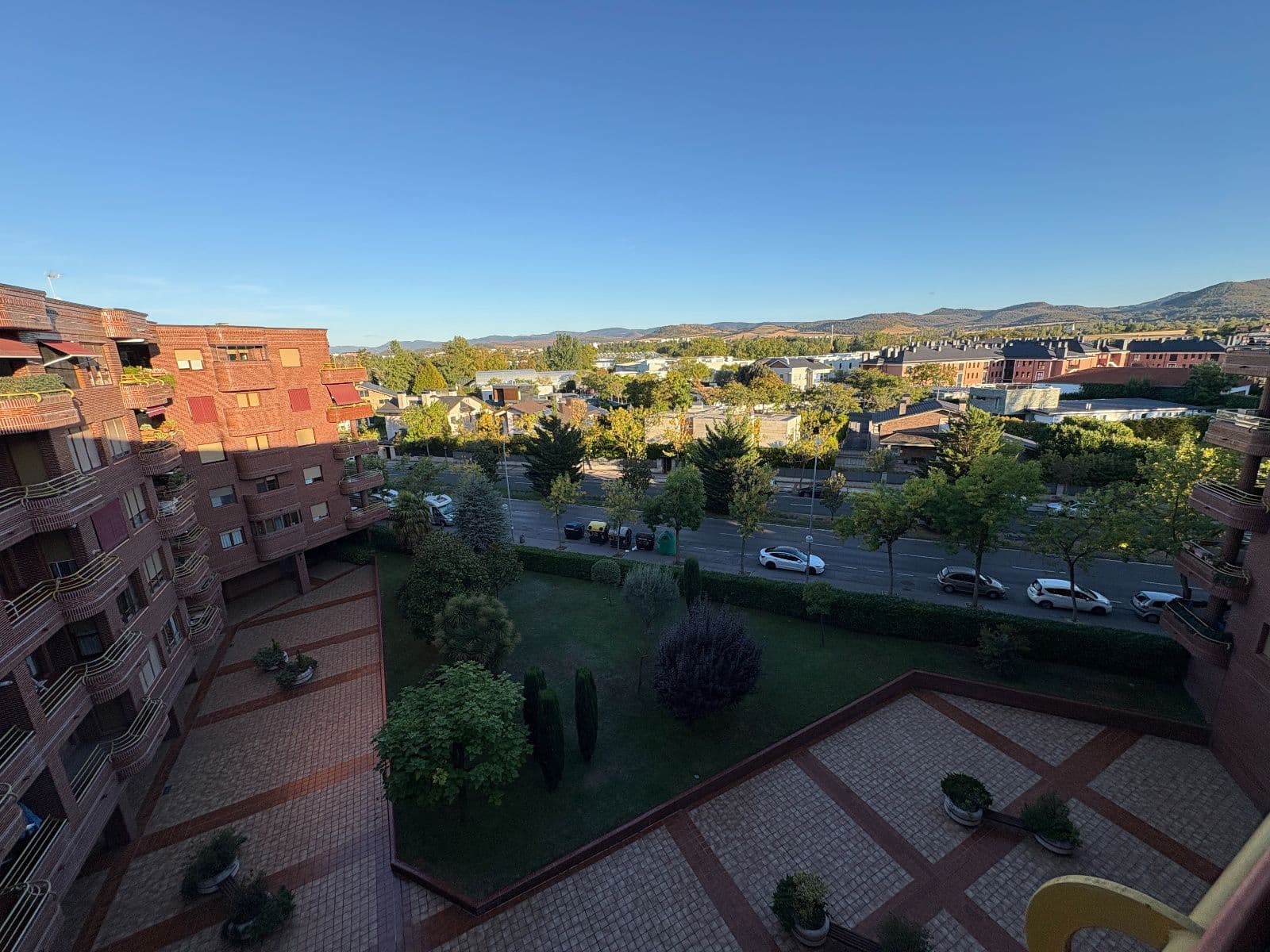 SE VENDE PISO CON TERRAZA, GARAJE Y TRASTERO EN PORTAL DE CASTILLA - imagen 4