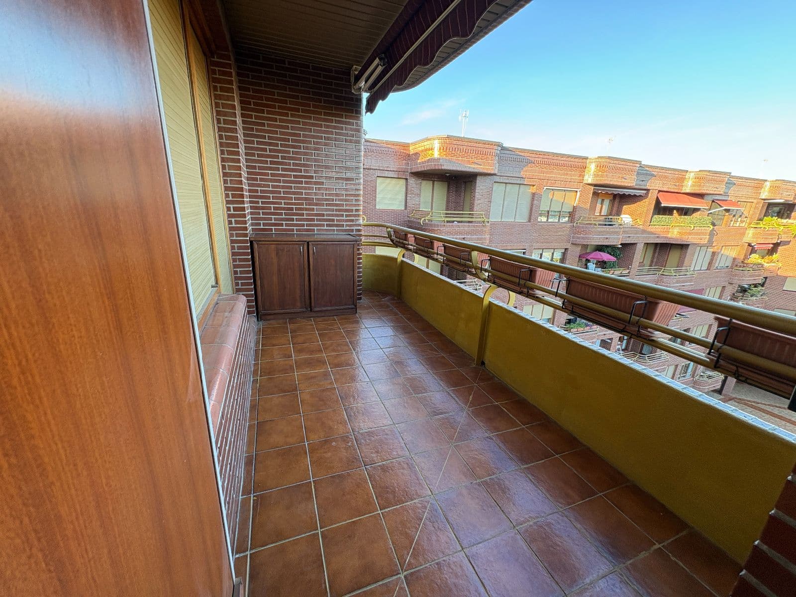 SE VENDE PISO CON TERRAZA, GARAJE Y TRASTERO EN PORTAL DE CASTILLA - imagen 3
