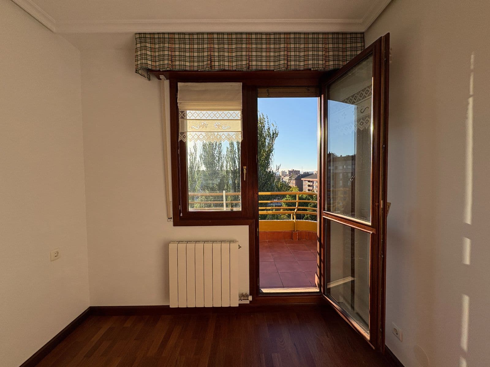 SE VENDE PISO CON TERRAZA, GARAJE Y TRASTERO EN PORTAL DE CASTILLA - imagen 17