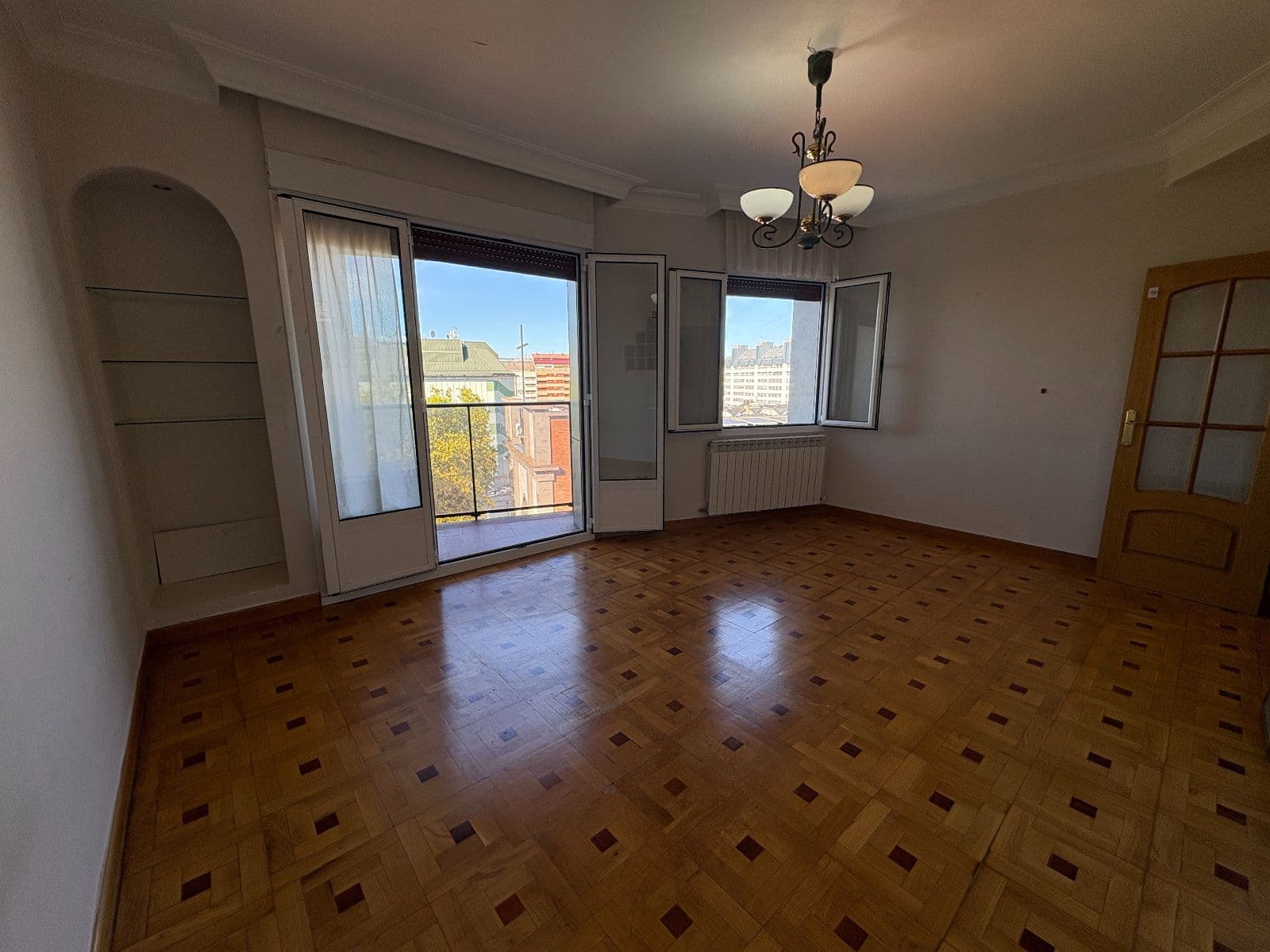 Se vende piso en la calle Angulema, en pleno centro de Vitoria-Gasteiz, frente a El Corte Inglés - imagen 8