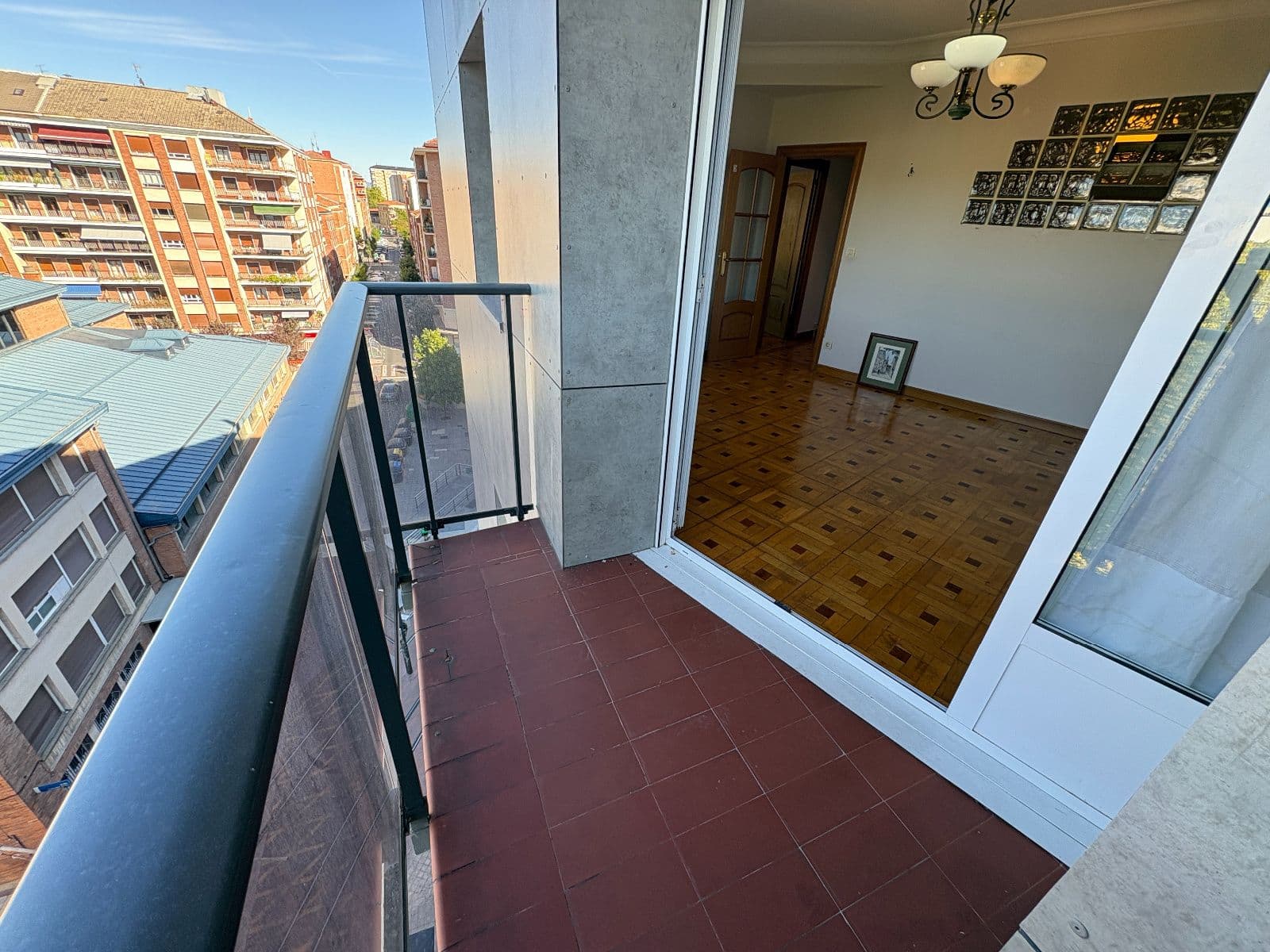 Se vende piso en la calle Angulema, en pleno centro de Vitoria-Gasteiz, frente a El Corte Inglés - imagen 2