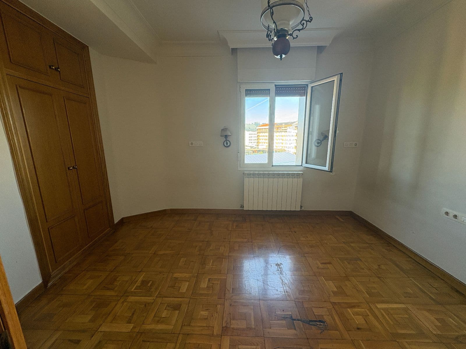 Se vende piso en la calle Angulema, en pleno centro de Vitoria-Gasteiz, frente a El Corte Inglés - imagen 9