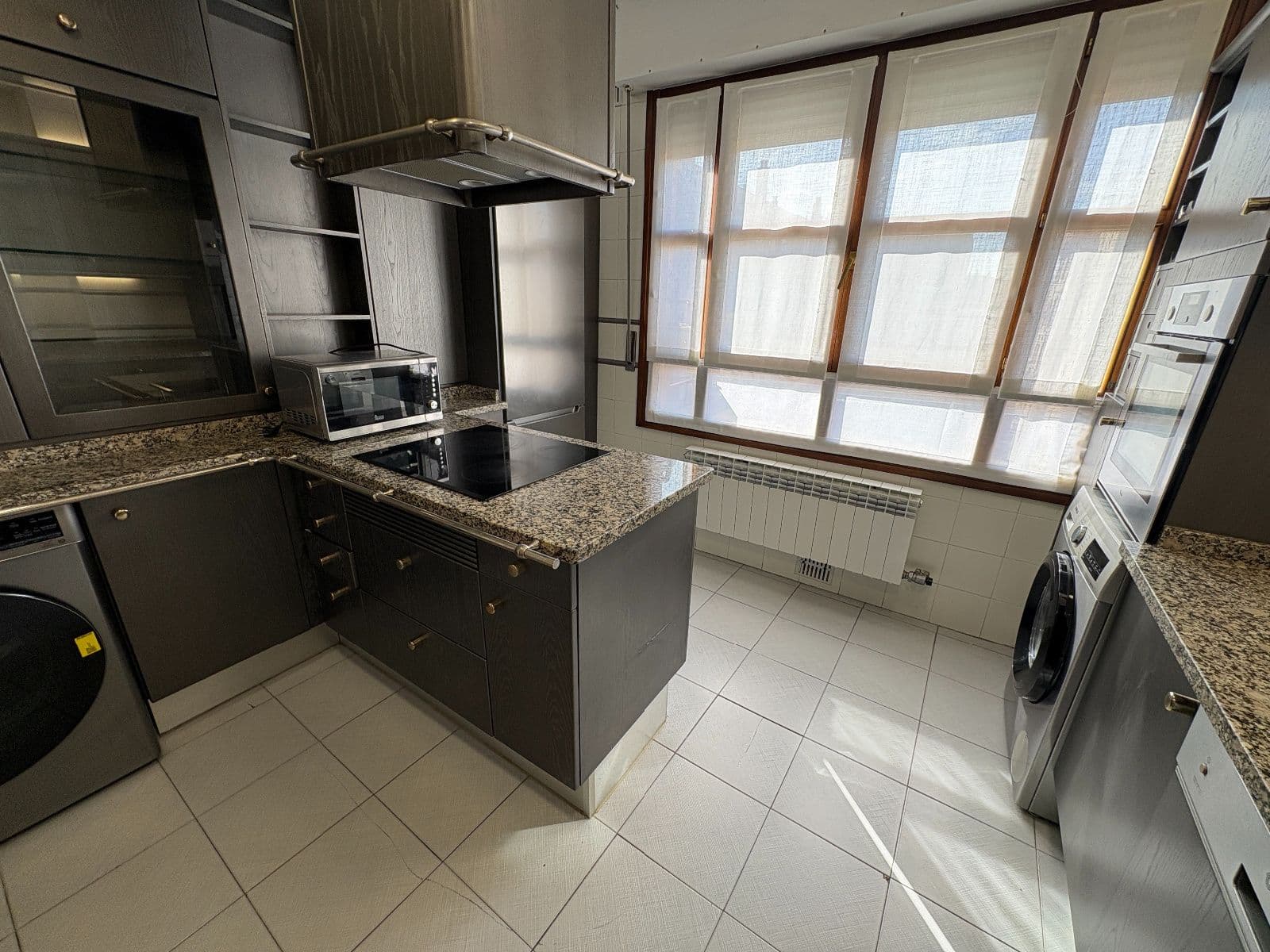 Se vende piso en Florida con garaje y txoko - imagen 11