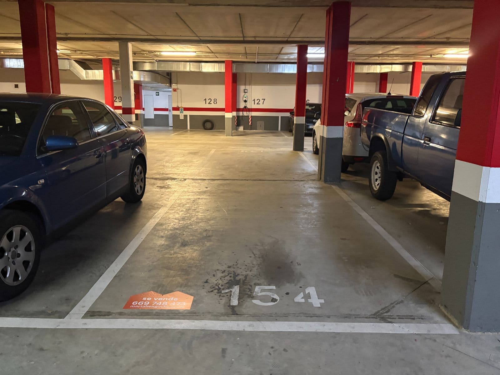 SE VENDE Amplia plaza de garaje en Salburua – Calle Ocáriz